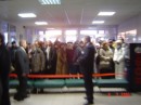 AUDIENCE WAITING TO GET IN 192 * 448 x 336 * (22KB)